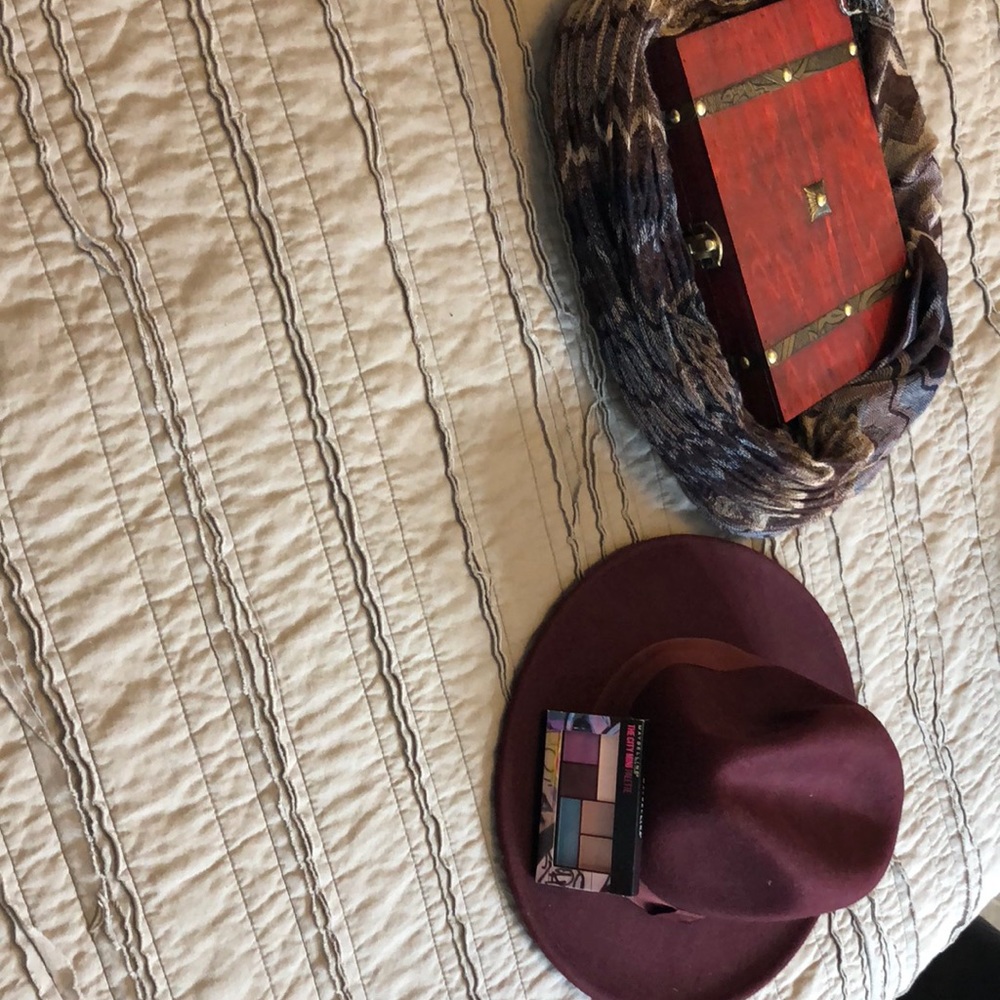 Hat - Picture 3 of 4